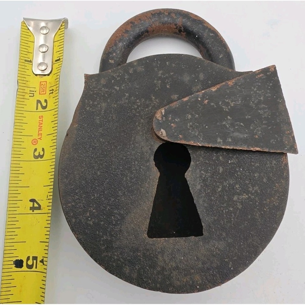 Vintage Cast Iron Lock Trinket Box Or Ash Tray 6"